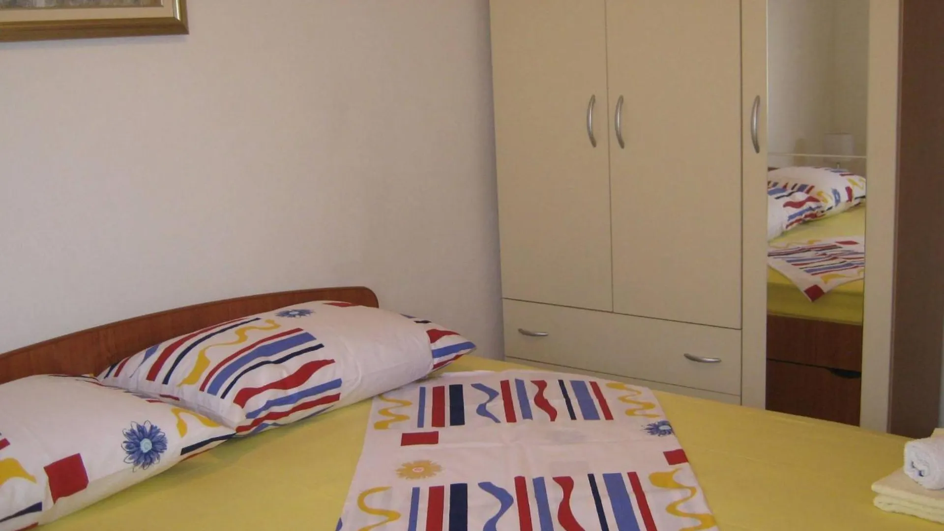 Beachfront Mastrinka Apartments With Sea View 特罗吉尔 克罗地亚