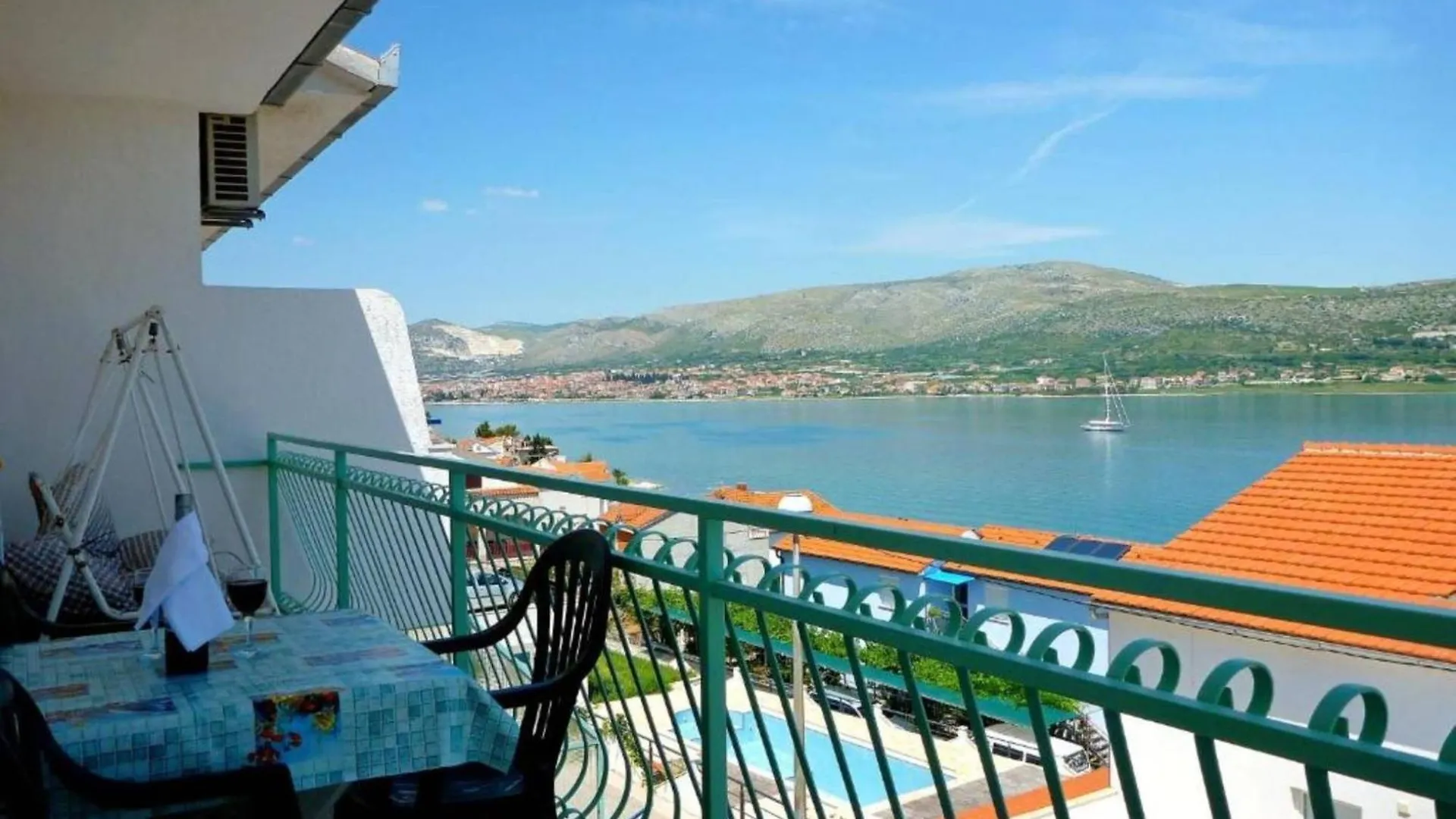 Beachfront Mastrinka Apartments With Sea View 特罗吉尔 0*,